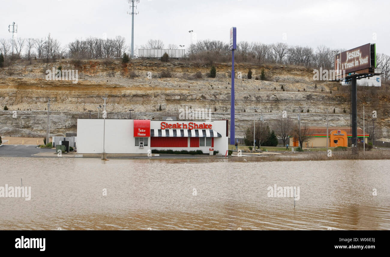 A Steak n' Shake and Taco Bell restaurants sit abandonded after flood waters from the Meramec River made it impossible to get to in Valley Park, Missouri on March 22, 2008. Sixteen people have been killed with homes and businesses flooded after heavy rains inundated the area earlier in the week. (UPI Photo/Bill Greenblatt) Stock Photo