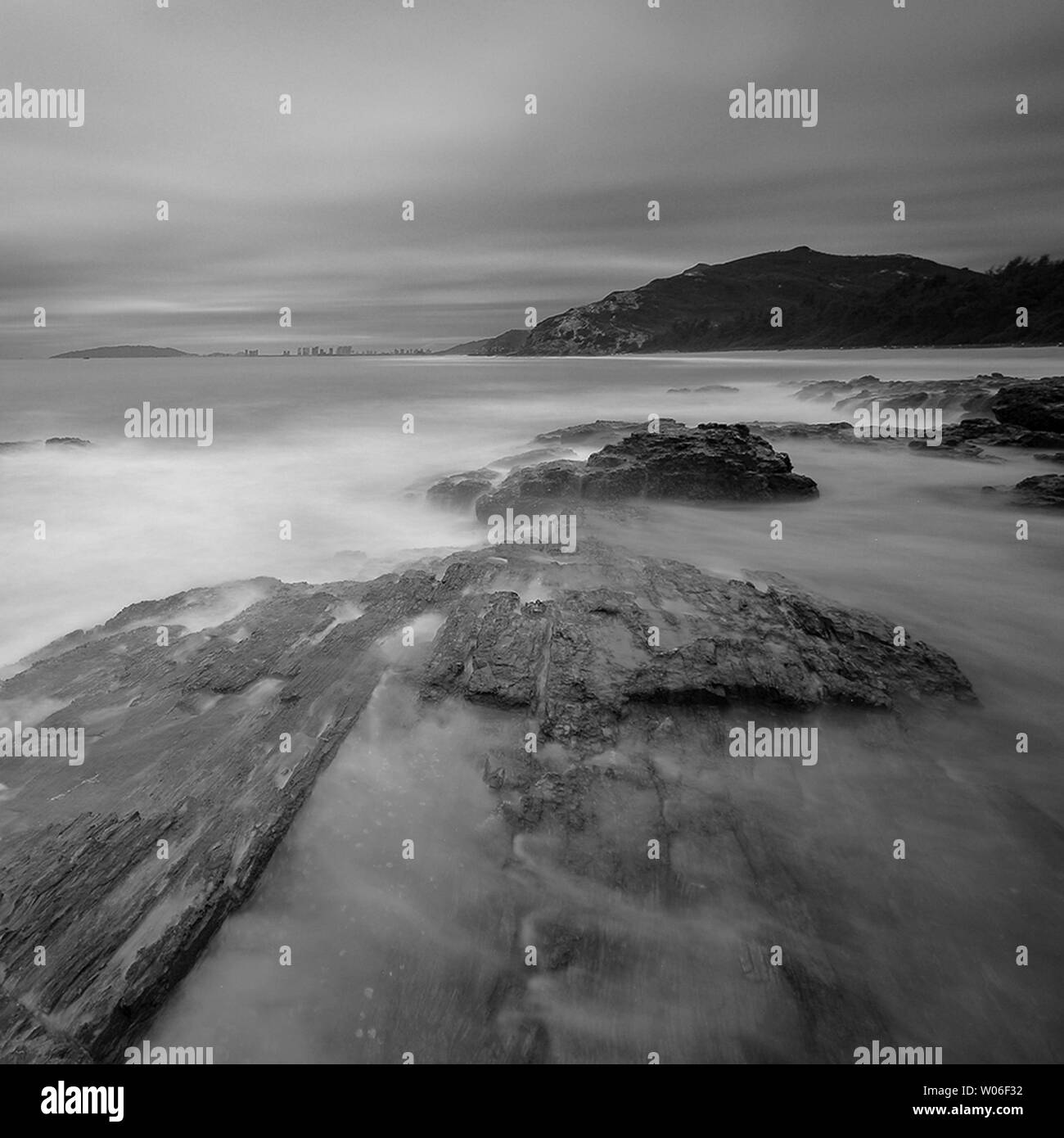 Black and white, sea and sky, horizon, coastline Stock Photo - Alamy