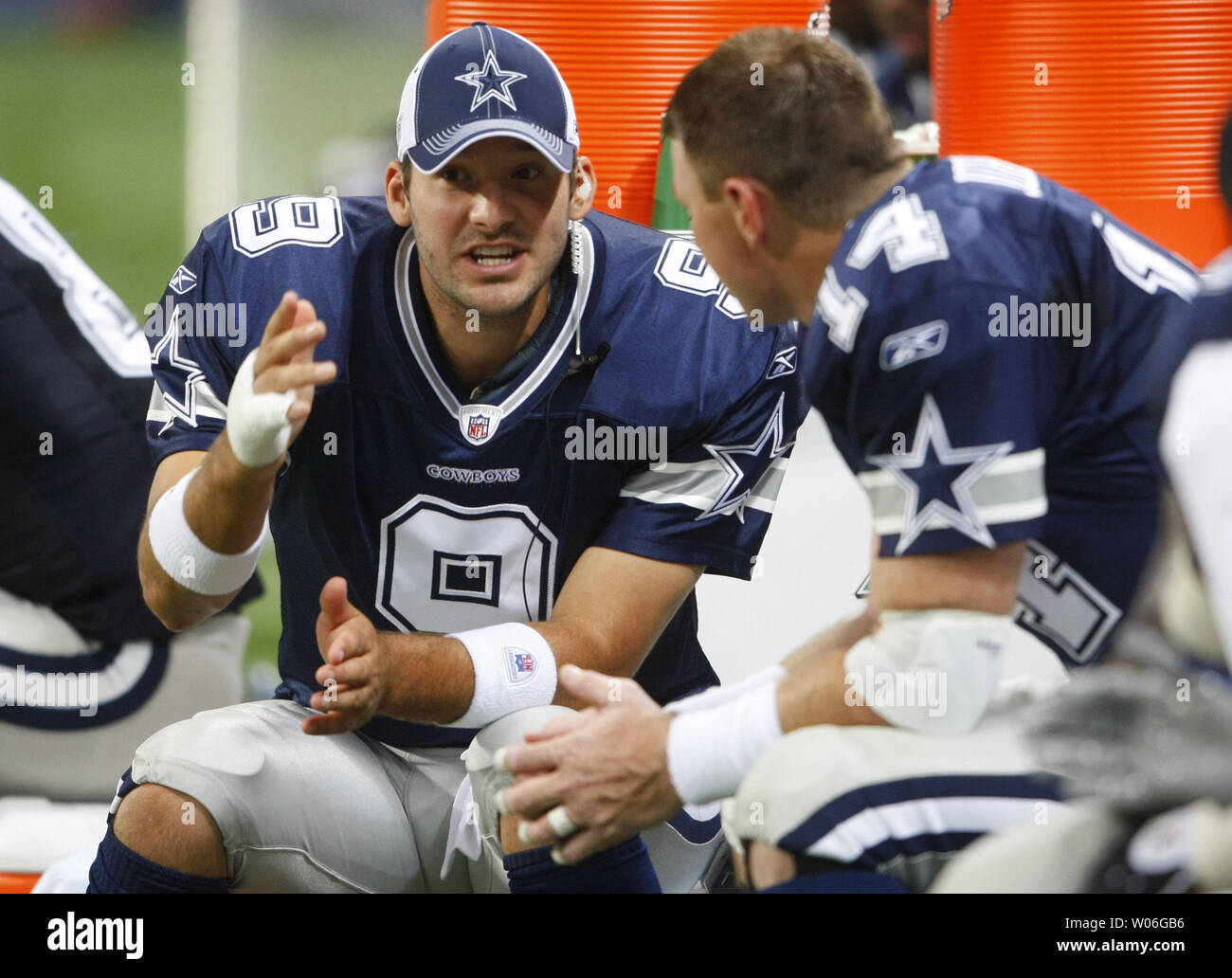 Dallas Cowboys injured quarterback Tony Tomo (L) tries to give backup quarterback Brad Johnson late in the game against the St. Louis Rams at the Edward Jones Dome in St. Louis on October 19, 2008. St. Louis defeated Dallas 34-14. (UPI Photo/Bill Greenblatt) Stock Photo