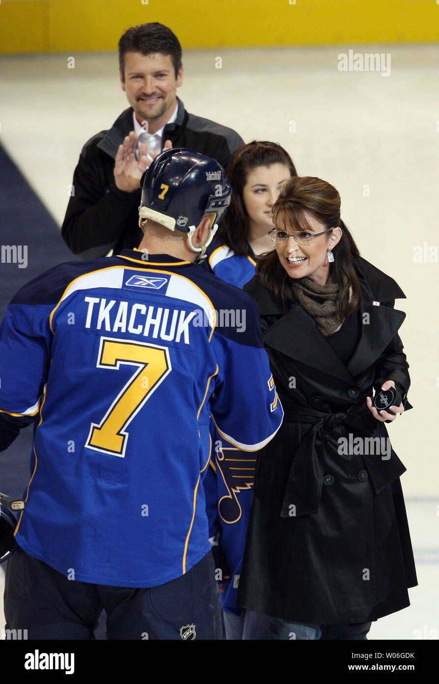 St. Louis Blues Keith Tkachuk smiles as he shows off his Alumni