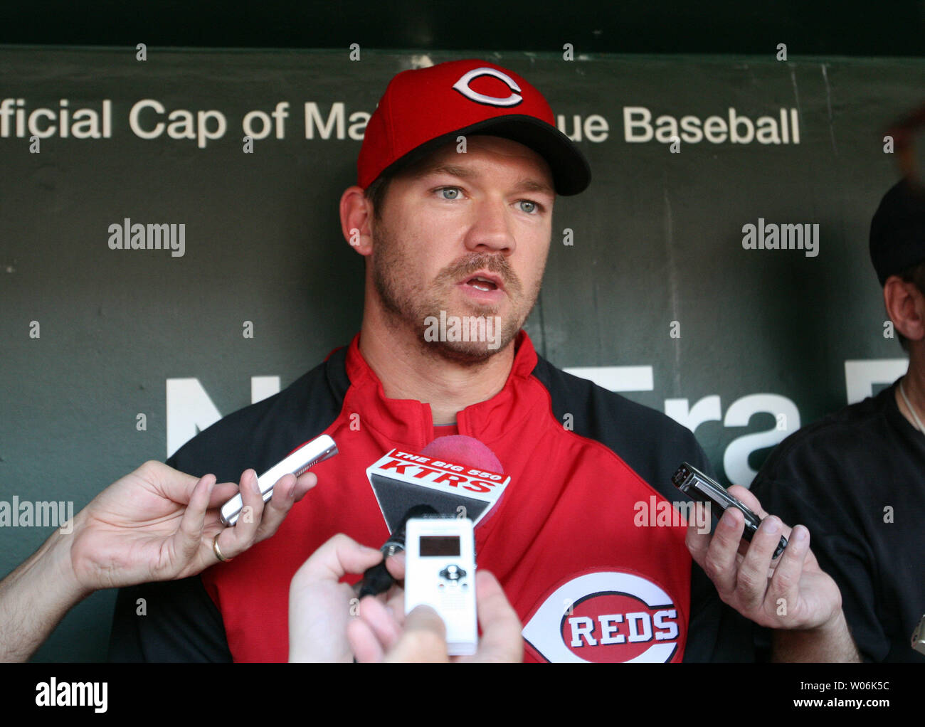 Scott Rolan Cincinnati Reds Cincinnati Reds third baseman Scott Rolen talks with reporters before a ...