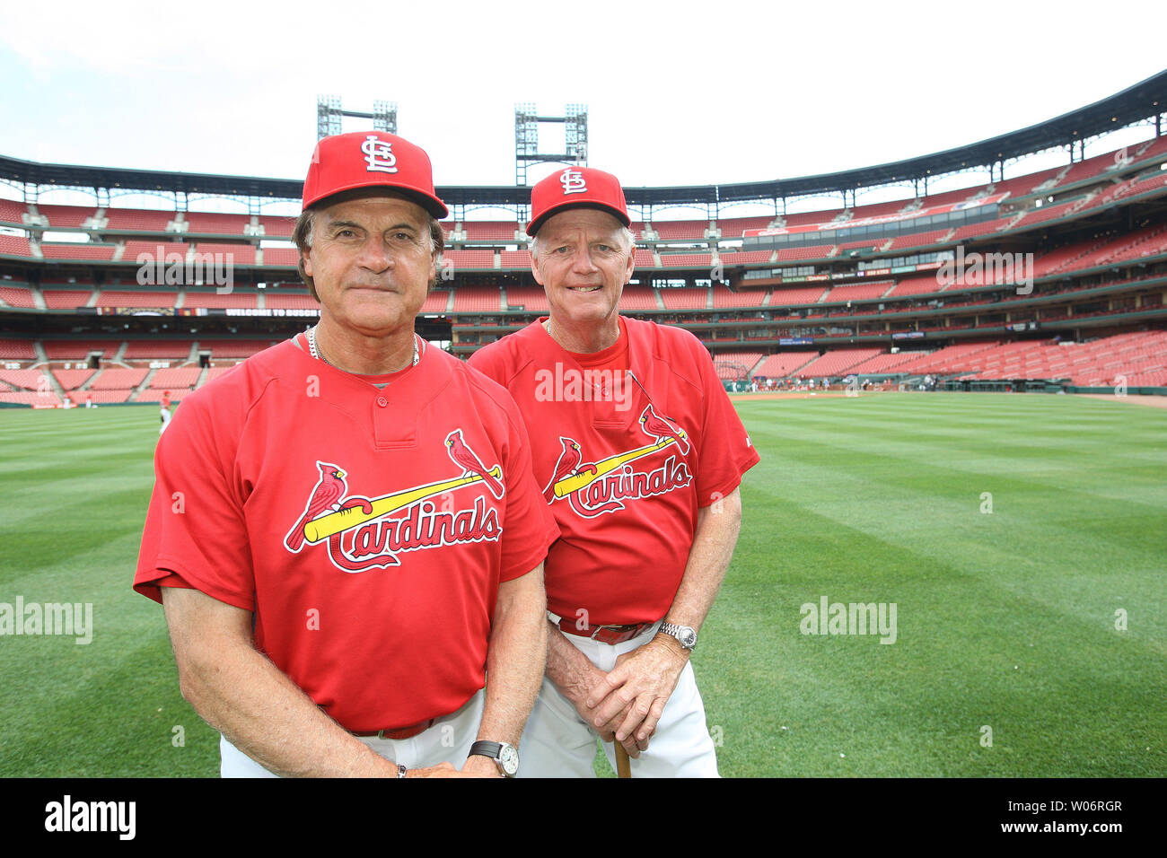 St. Louis Cardinals manager Tony La Russa (L) and pitching coach Dave