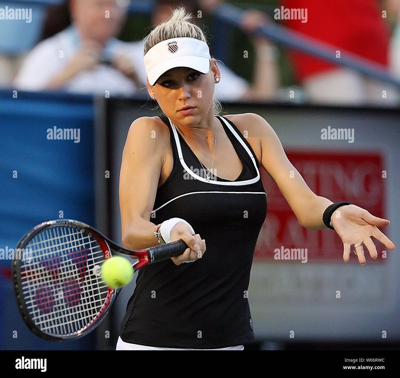 Anna kournikova playing tennis hi-res stock photography and images - Alamy