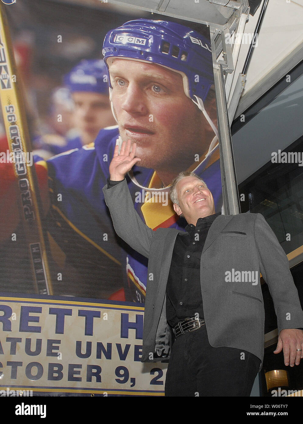 Former St. Louis Blues player Brett Hull waves as he takes the stage for statue unveiling at the Scottrade Center in St. Louis on October 9, 2010.  UPI/John Boman Jr. Stock Photo