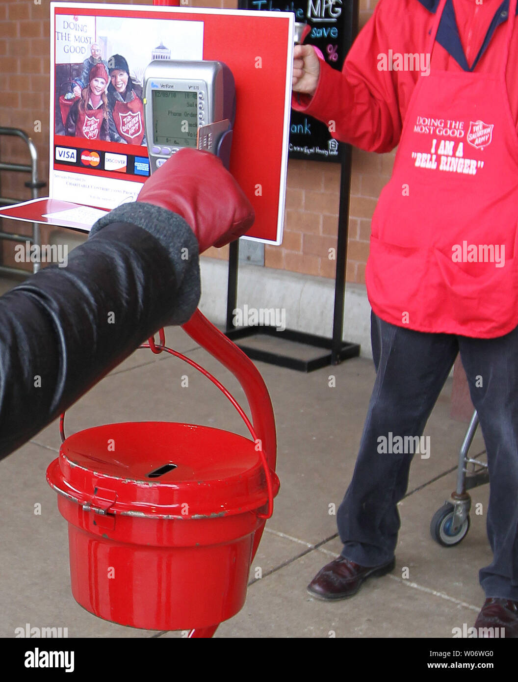 Salvation army kettle hires stock photography and images Alamy