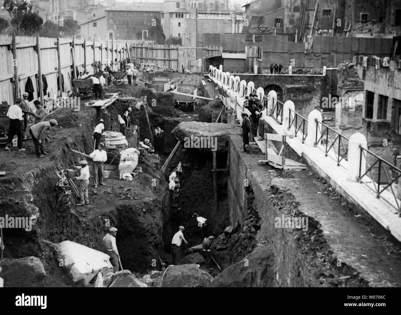 rome, archaeological excavations, 1920-30 Stock Photo - Alamy