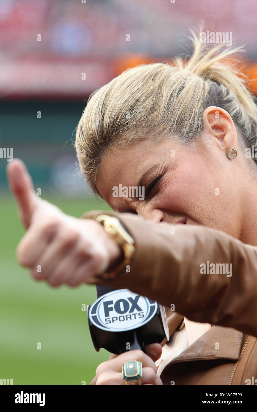 Fox Sports sideline reporter Erin Andrews clowns around before going live at the San Francisco Giants-St