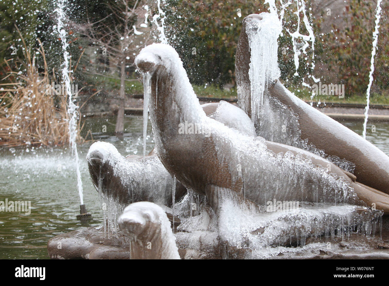 Entrance to st louis zoo hi-res stock photography and images - Alamy