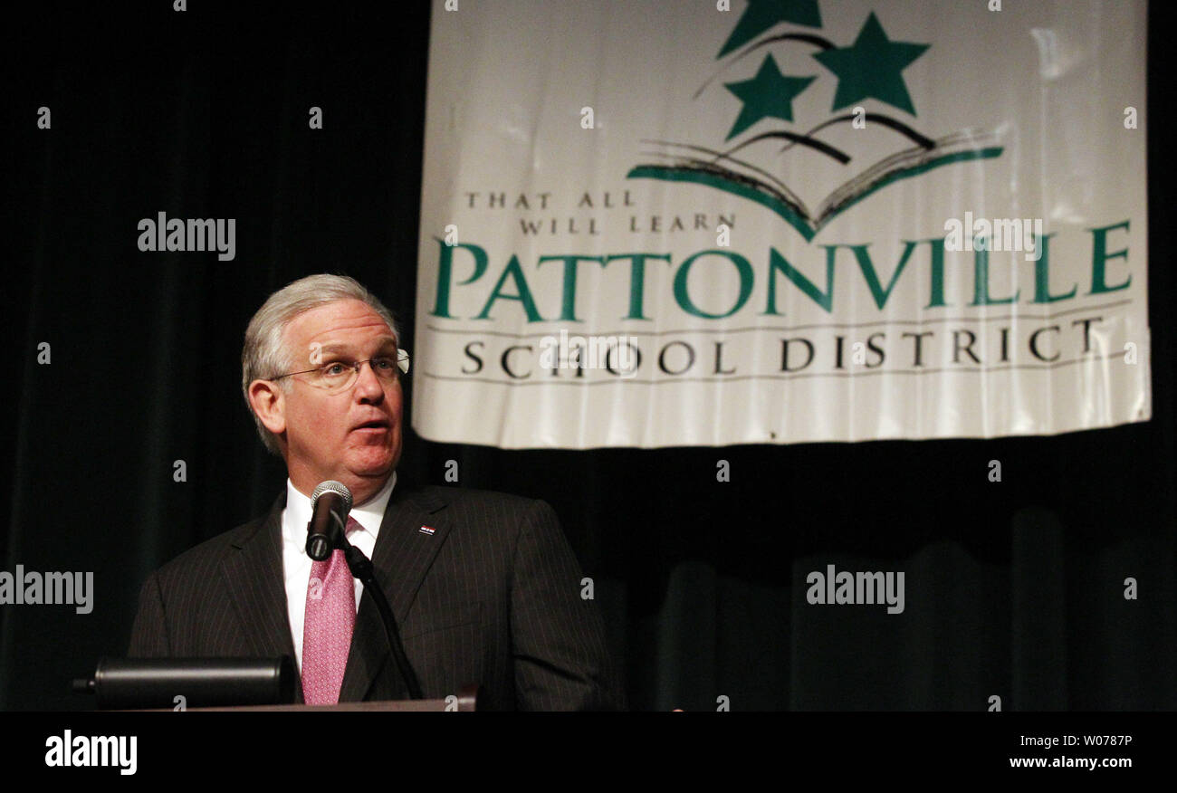 Missouri Governor Jay Nixon speaks to the student body at Pattonville