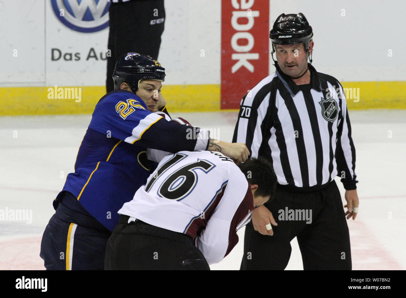 St Louis Blues Chris Stewart 25 Punches Colorado Avalanches Cory