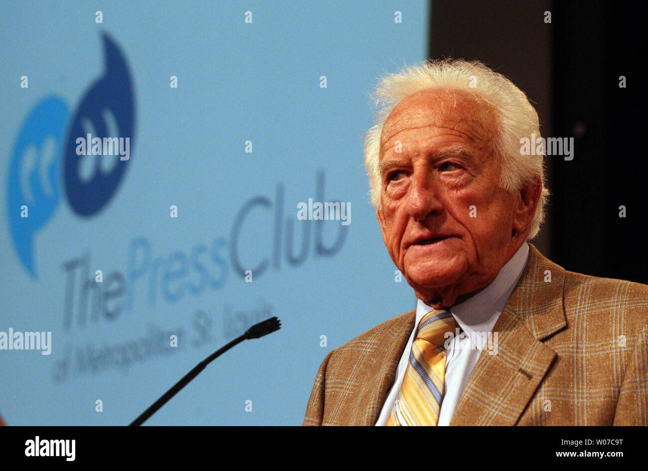 Milwaukee Brewers broadcaster and a member of the Broadcasters Wing of the  National Baseball Hall of Fame Bob Uecker makes his comments as he accepts  the Lifetime Achievement Award given by the