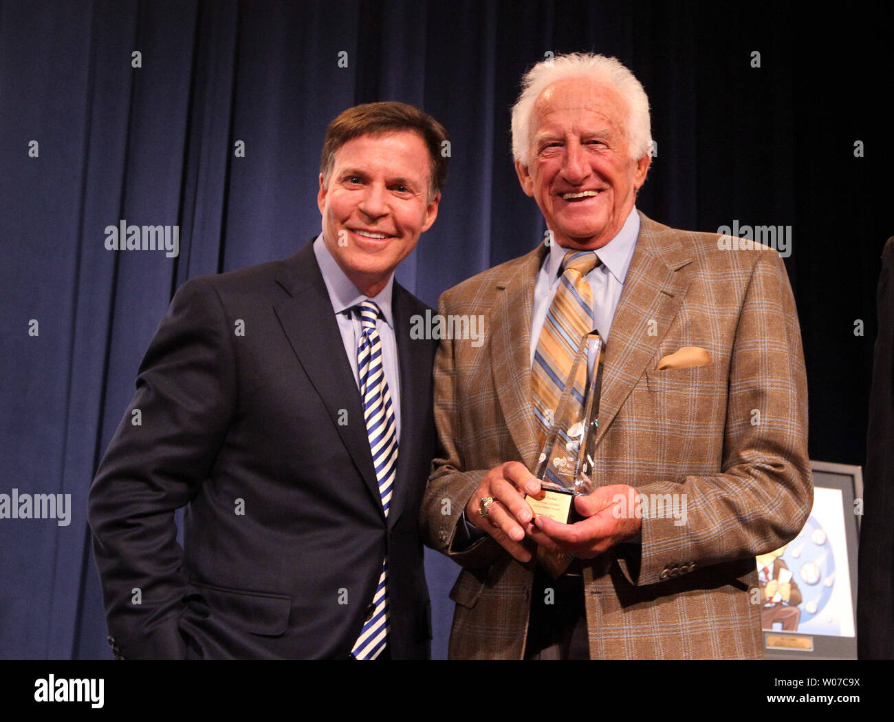 Milwaukee Brewers broadcaster and a member of the Broadcasters Wing of the  National Baseball Hall of Fame Bob Uecker accepts the Lifetime Achievement  Award given by the Press Club of Metropolitian St.