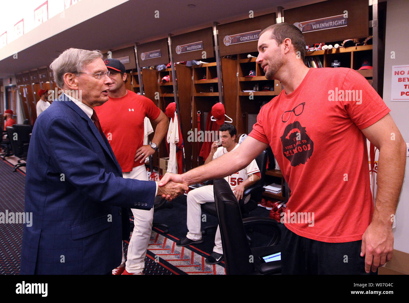 Major League Baseball Commissioner Bud Selig say hello to pitcher Adam  Wainwright during a visit to the St. Louis Cardinals locker room at Busch  Stadium in St. Louis on September 20, 2014.