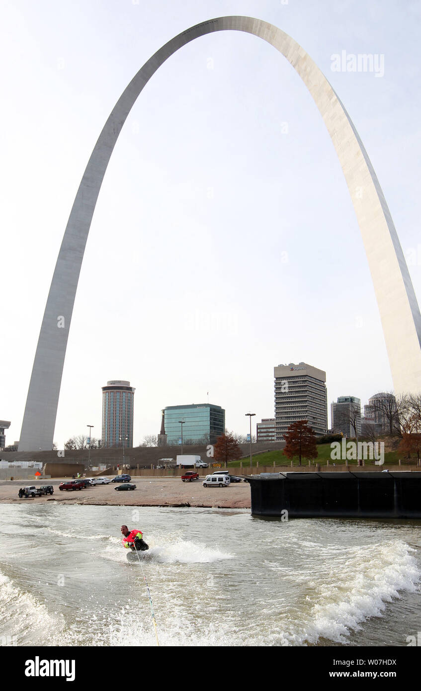Monty Webster of Godfrey, Illinois uses a board to ski past the Gateway Arch on the Mississippi River in St. Louis on January 1, 2015. Water skiiers from around the area ski each New Years Day to raise money for the Missouri Disabled Water Ski Association. Today's air temperature was a balmy 38 degrees.   UPI/Bill Greenblatt Stock Photo