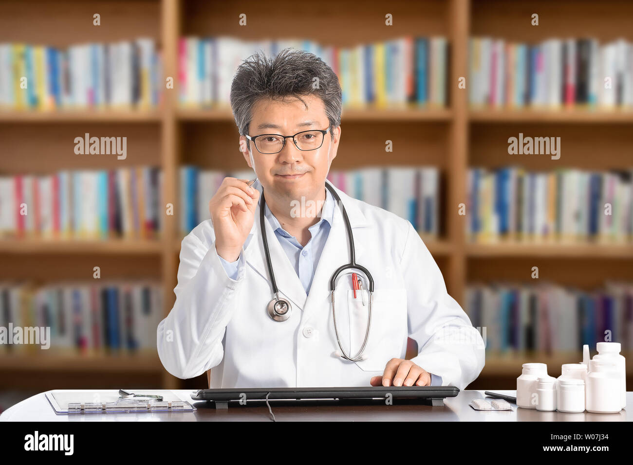 Male doctor hi-res stock photography and images - Alamy