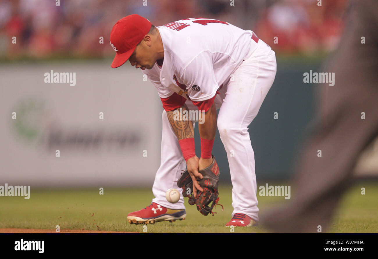 St. Louis Cardinals Kolten Wong mishandles a ball off the bat of