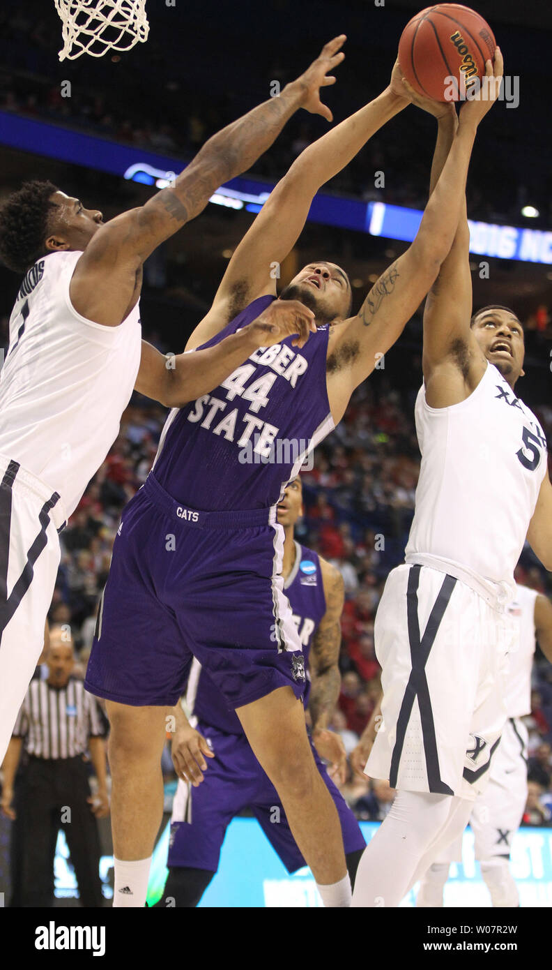 Weber State's Zach Braxton (44) battles Xavier's Trevon Bluiett for the