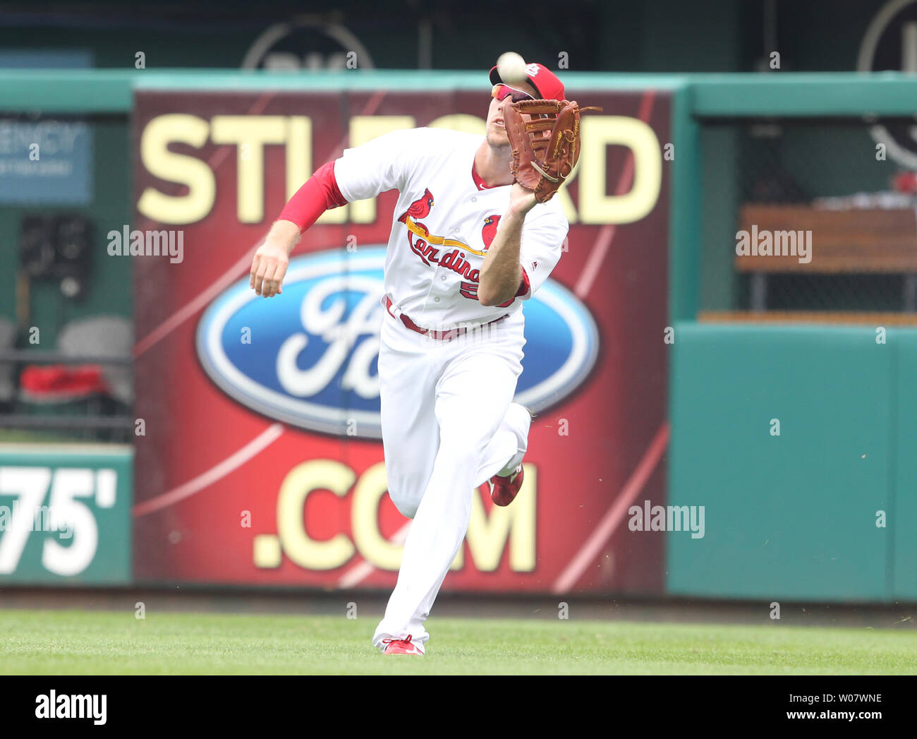 St. Louis Cardinals Stephen Piscotty makes a play for the out on a fly ball off the bat of Chicago Cubs Addison Russell in the sixth inning at Busch Stadium in St. Louis on September 14, 2016.  Chicago won the game 7-0. Photo by Bill Greenblatt/UPI Stock Photo