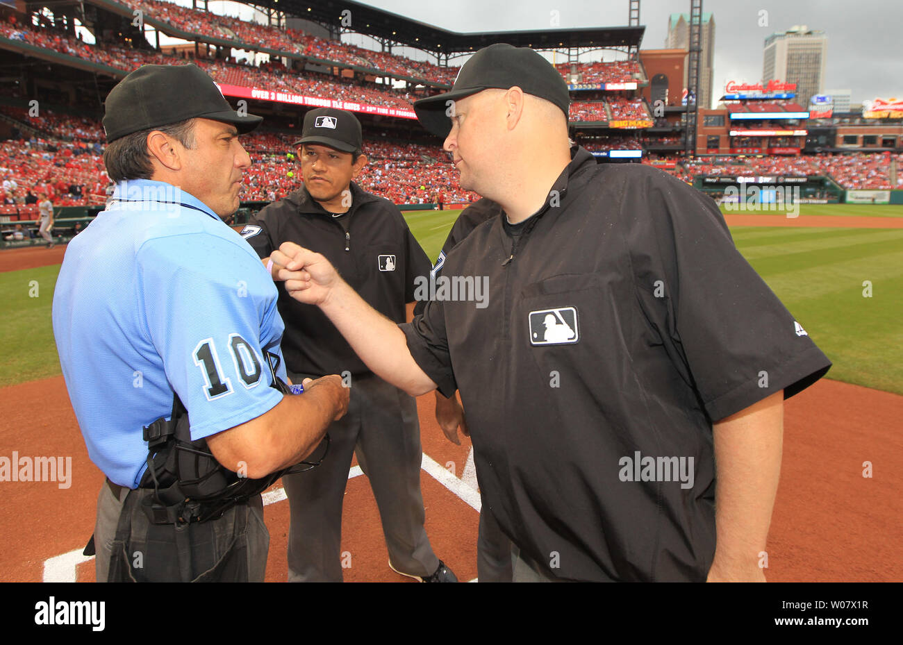 Home plate umpire todd tichenor hires stock photography and images Alamy