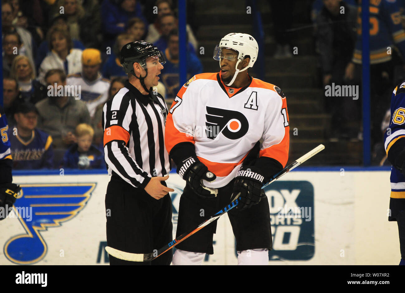 Philadelphia Flyers Wayne Simmonds makes a comment to referee Jon Mclsaac in the first period against the St. Louis Blues at the Scottrade Center in St. Louis on December 28, 2016.   Photo by Bill Greenblatt/UPI Stock Photo