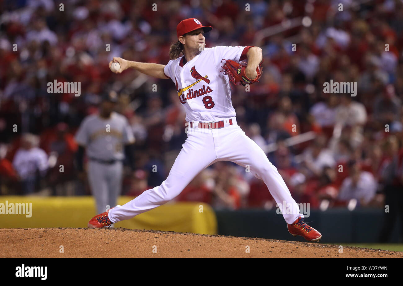 St. Louis Cardinals starting pitcher Mike Leake delivers a pitch to the