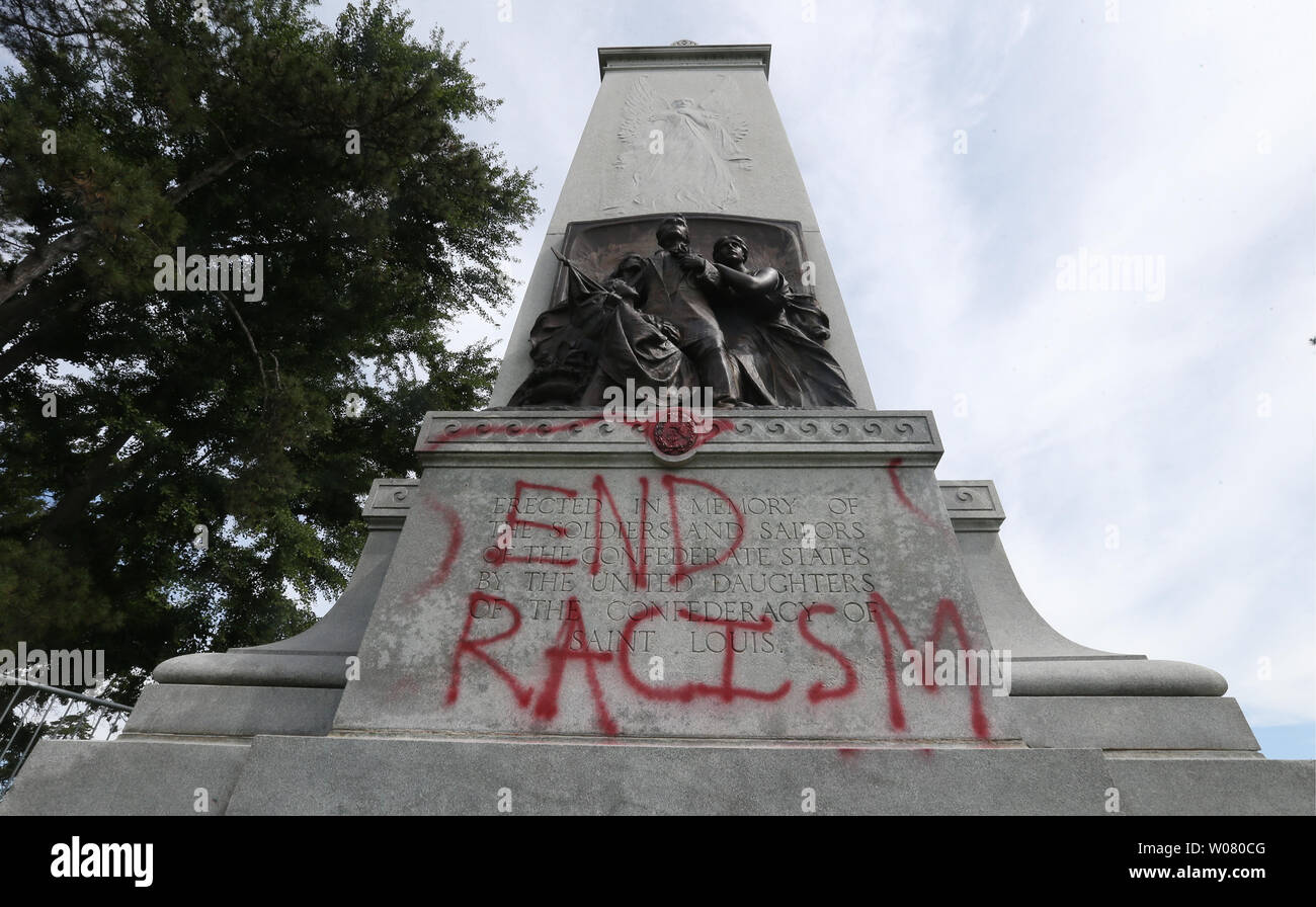 Vandalized confederate monument hires stock photography and images Alamy