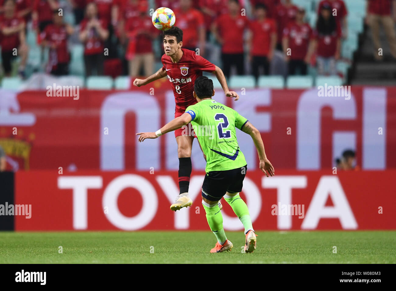 Brazilian football player Oscar dos Santos Emboaba Junior, better known as simply Oscar, of China's Shanghai SIPG F.C. heads the ball against Lee Yong of South Korea's Jeonbuk Hyundai Motors F.C. in the quarter-final match during the 2019 AFC Champions League in Jeonju, South Korea, 26 June 2019. Shanghai SIPG needed penalties to secure their place in the quarter-finals of the AFC Champions League on Wednesday, with Oscar scoring the final spot-kick to take the Chinese Super League champions past two-time winners Jeonbuk Hyundai Motors with a 5-3 penalty shootout win. Stock Photo