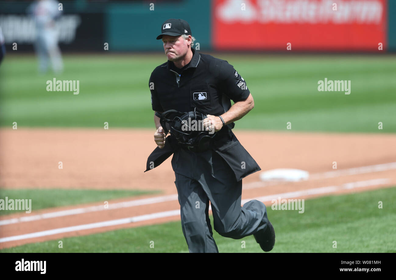 Home palte umpire Ted Barrett runs back to position after a Atlanta ...