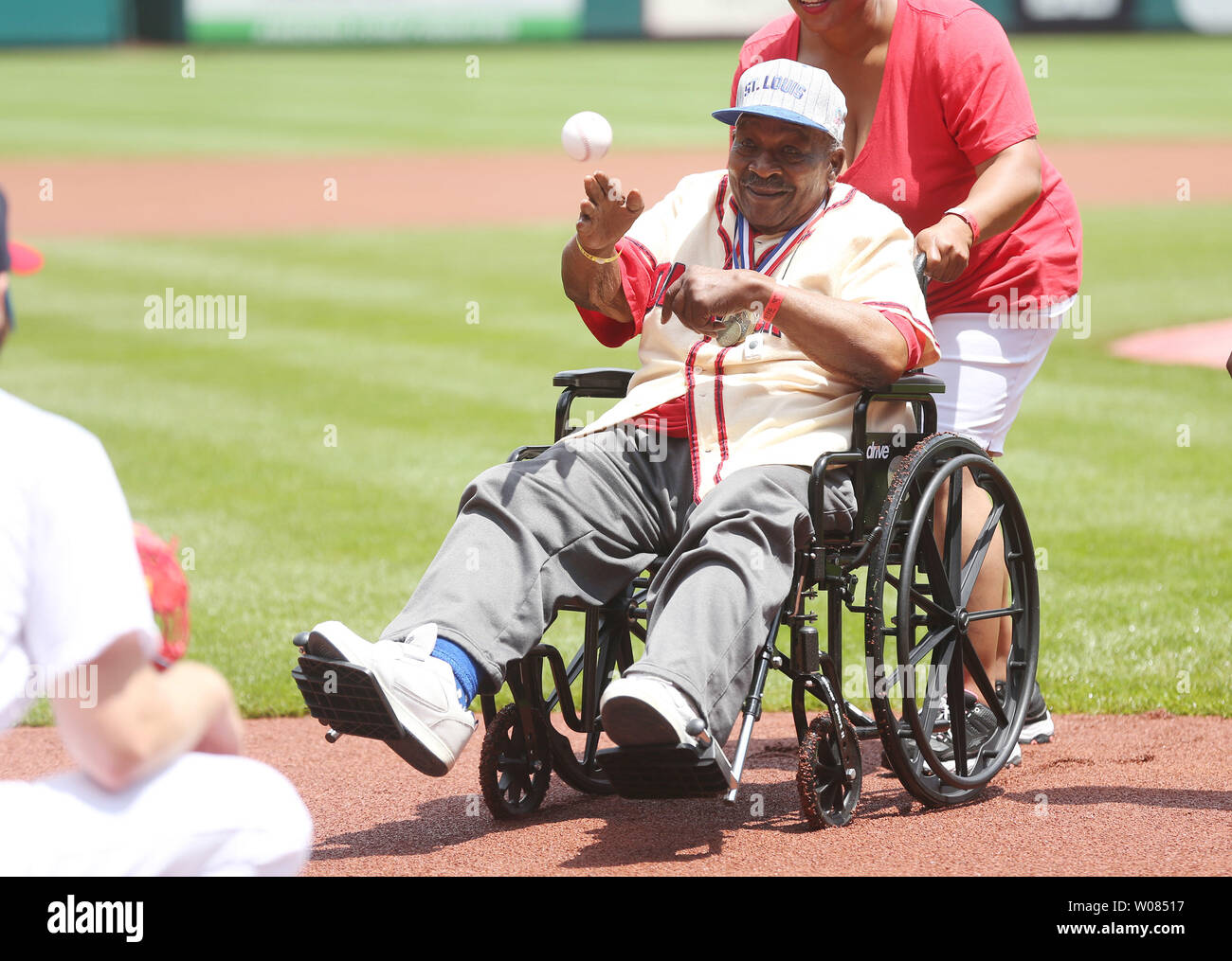 Samuel 'Bay" Taylor (91) of Charleston, Mississippi throws a ceremonial  first pitch before the Philadelphia Phillies-St. Louis Cardinals baseball  game in St. Louis on May 20, 2018. In 1951, Taylor was the