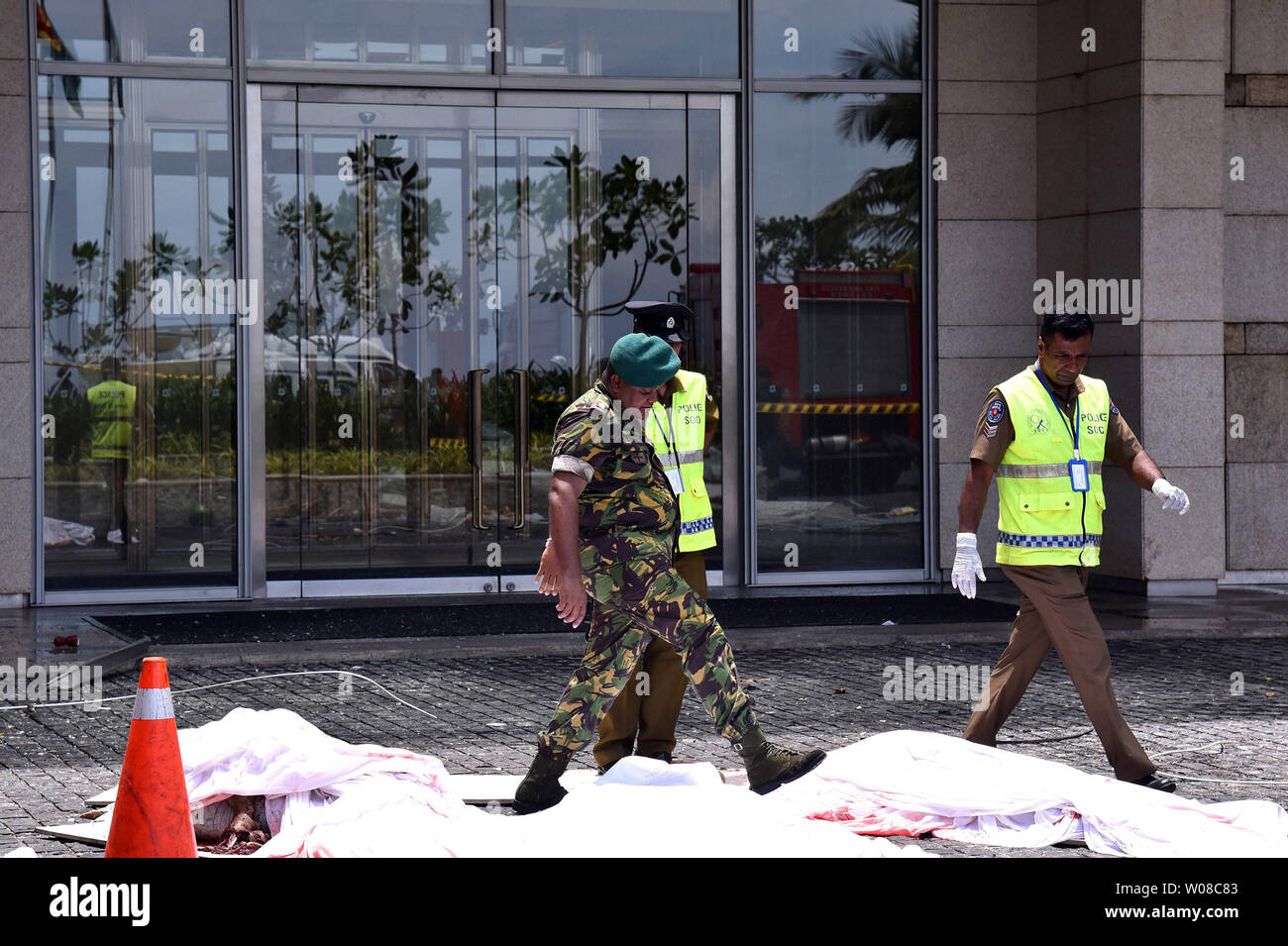 Police and investigators work at a blast scene at Shangri-La hotel in  Colombo, Sri Lanka, April 21, 2019. A series of eight devastating bomb  blasts ripped through high-end hotels and churches holding