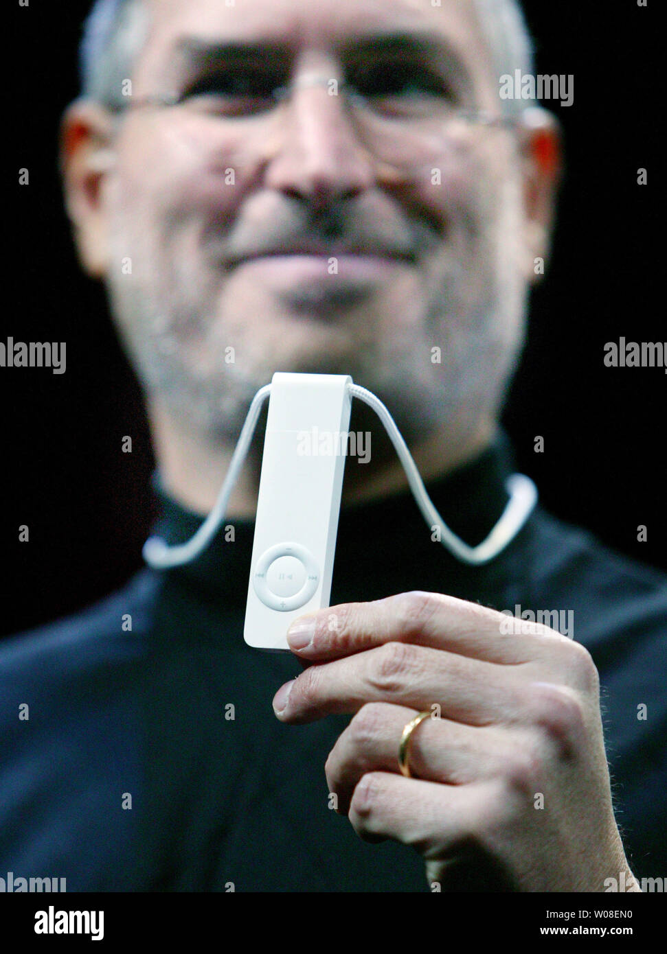 Apple Computer CEO Steve Jobs shows off the new $99 iPod Shuffle, during  his keynote address at Macworld in San Francisco on January 1l, 2005. (UPI  Photo/Terry Schmitt Stock Photo - Alamy