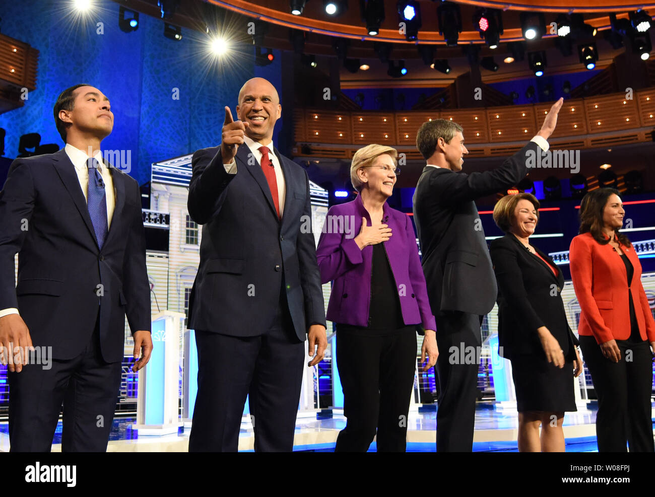 Miami, United States. 26th June, 2019. Democratic presidential candidates (from L) Julian Castro, Cory Booker, Elizabeth Warren, Beto O'Rourke, Amy Klobuchar, and Tulsi Gabbard take the stage at the start of the first Democratic presidential primary debate for the 2020 election on June 26, 2019 at the Knight Concert Hall at the Adrienne Arsht Center for the Performing Arts in Miami, Florida. Credit: Paul Hennessy/Alamy Live News Stock Photo