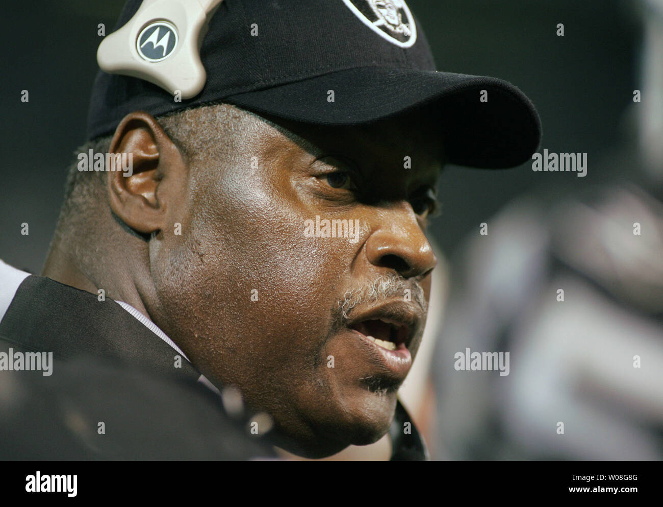 Oakland Raiders head coach Art Shell walks off the field after the Raiders  lost to the San Diego Chargers 27-0 in their NFL football game, Monday,  Sept. 11, 2006 in Oakland, Calif. (