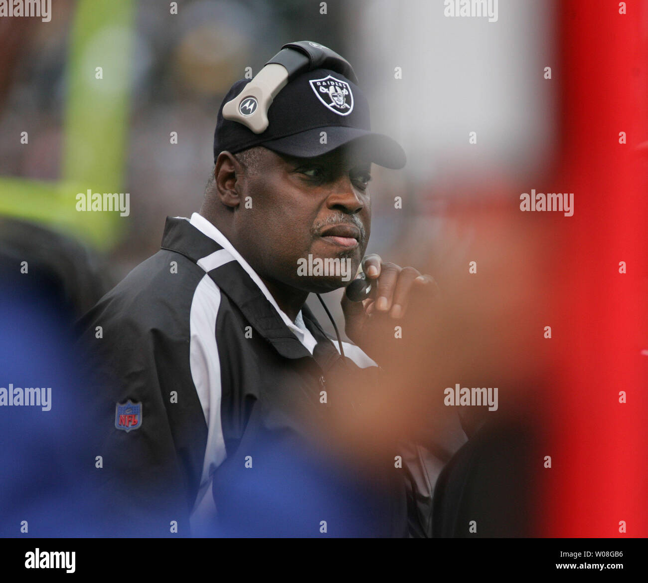 Oakland Raiders Head Coach Art Shell watches as his team plays the ...