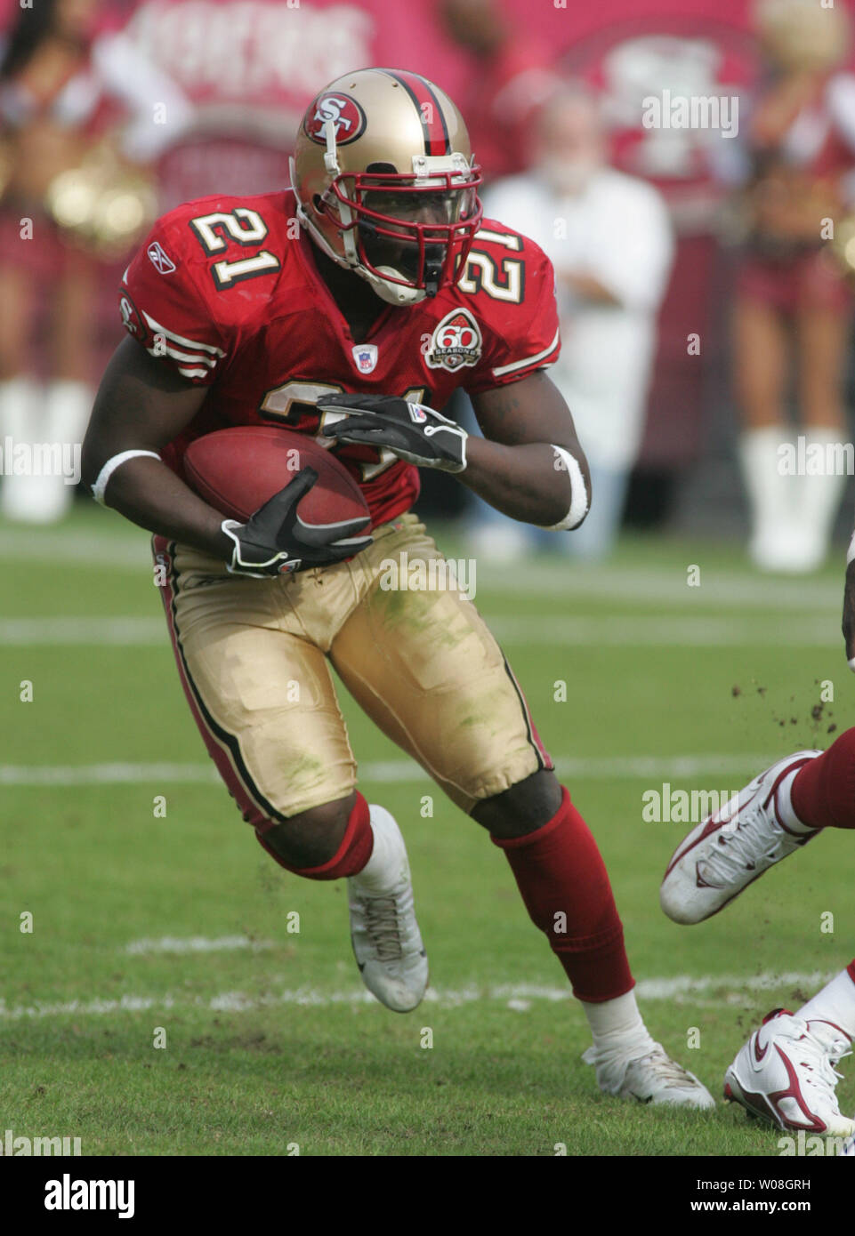 San Francisco 49ers Frank Gore (21) cuts in the backfield in the