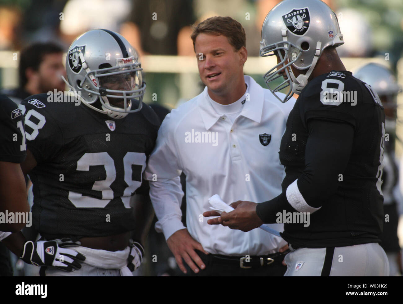 Oakland Raiders Head Coach Lane Kiffin (C) chats with RB Adimchinobe Echemandu (38) and QB Daunte Culpepper  as they warm up to play the St. Louis Rams at McAfee Coliseum in Oakland, California on August 24, 2007.    (UPI Photo/Terry Schmitt) Stock Photo