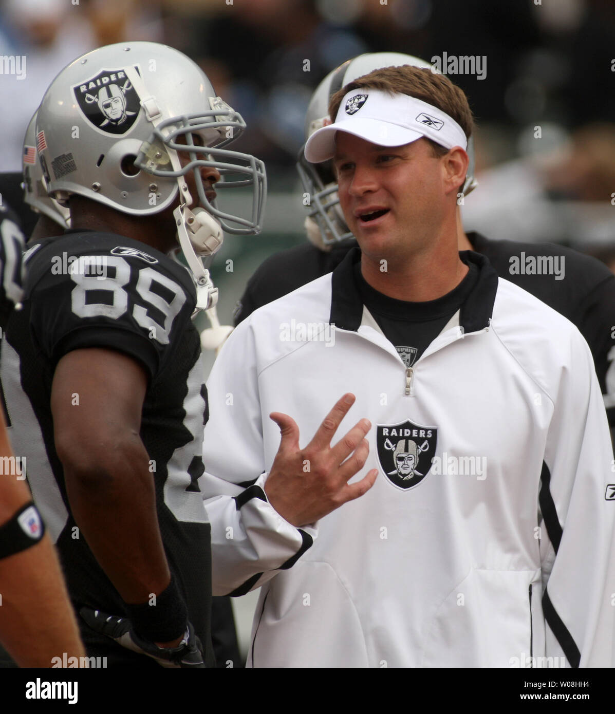 Oakland Raiders Head Coach Lane Kiffin talks with wide receiver Ronald Curry (89) before play against the Detroit Lions at McAfee Coliseum in Oakland, California on September 9, 2007. The Lions defeated the Raiders 36-21.   (UPI Photo/Terry Schmitt) Stock Photo