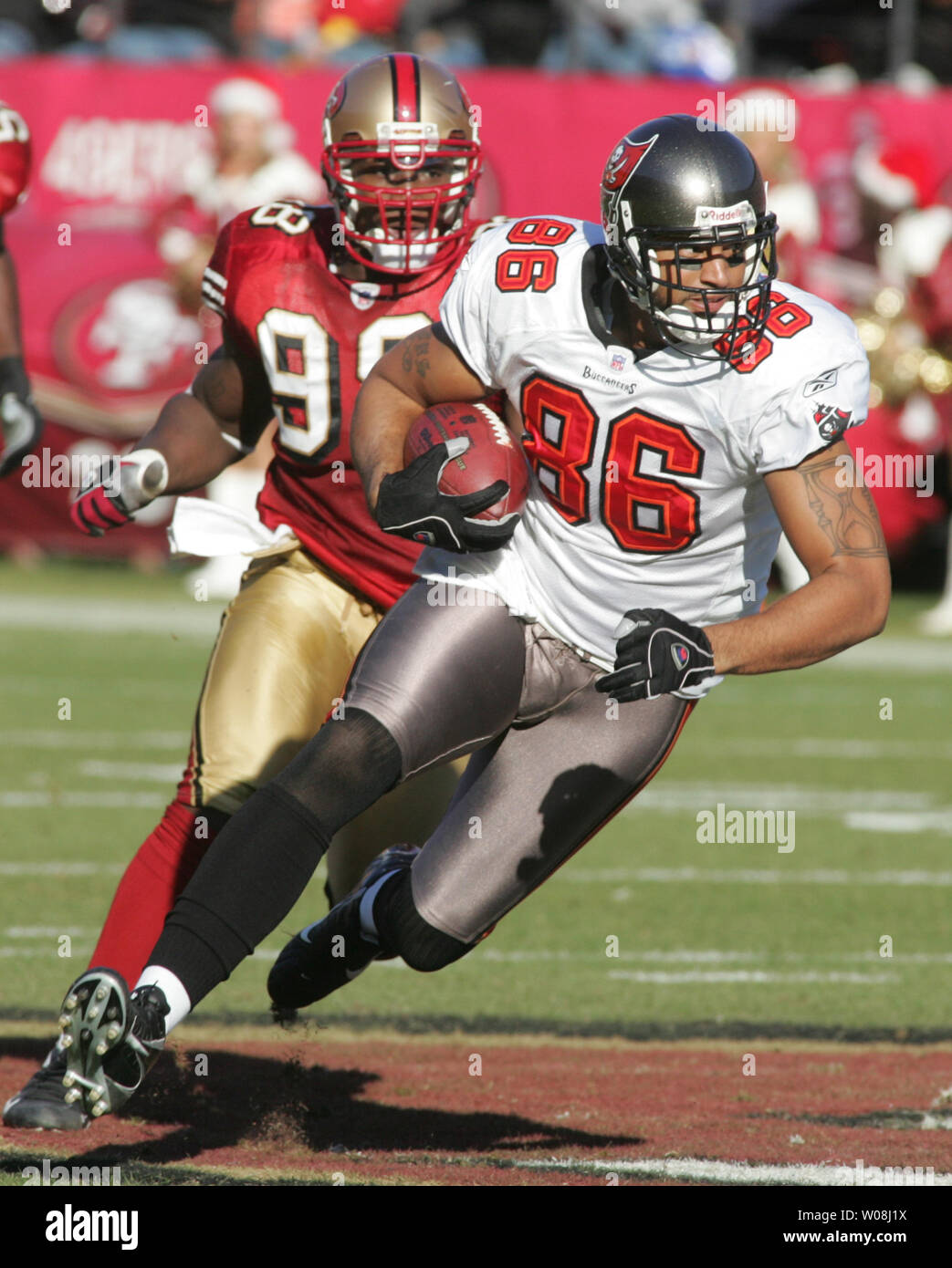 Tampa Bay Buccaneers TE Jerramy Stevens (86) takes a Jeff Garcia pass 20 yards pursued by San Francisco 49ers Parys Haralson in the second quarter at Monster Park in San Francisco on December 23, 2007. The 49ers defeated the Bucs 21-19.   (UPI Photo/Terry Schmitt) Stock Photo