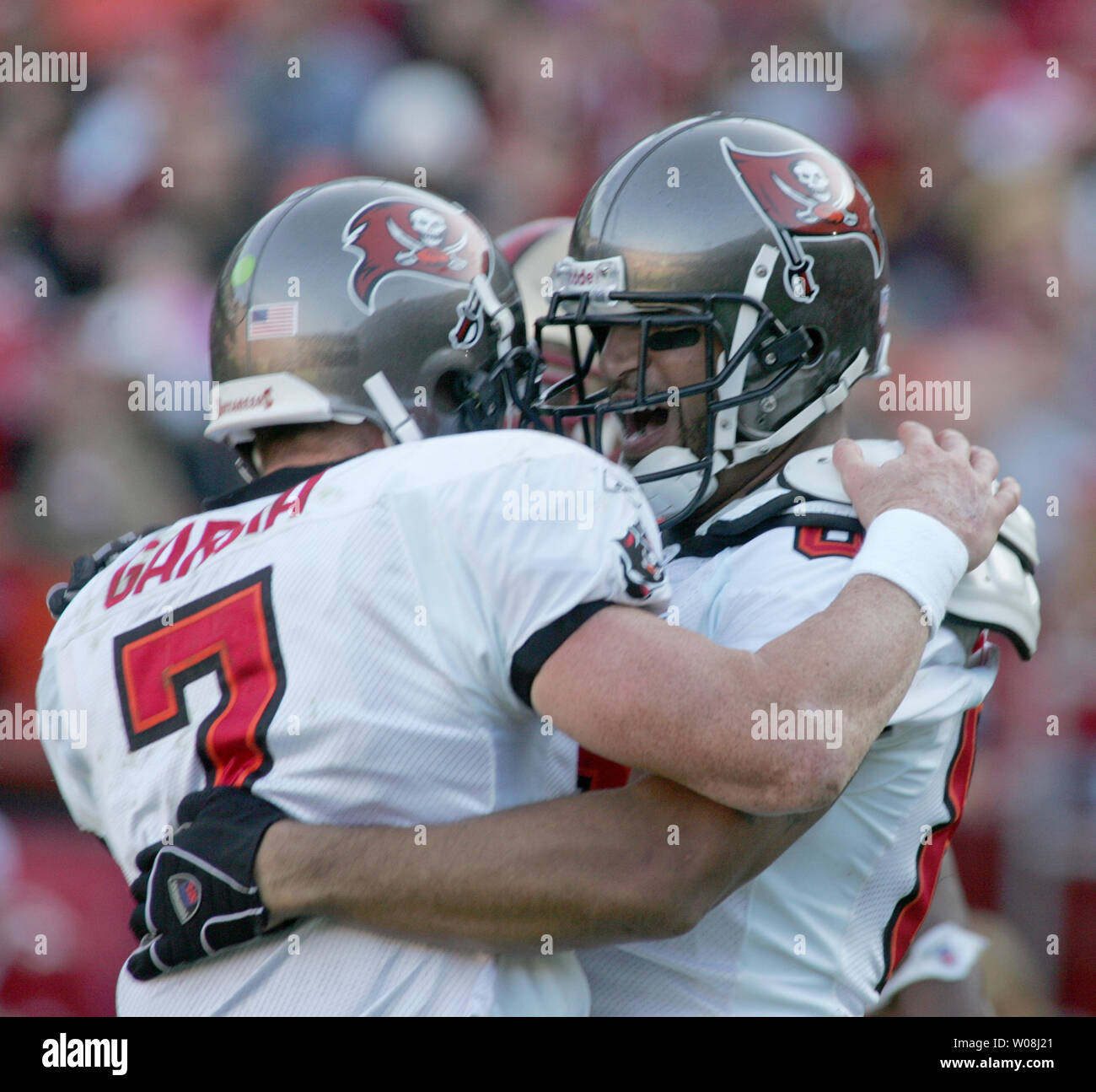 Tampa Bay Buccaneers TE Jerramy Stevens (R) gets a hug from QB Jeff Garcia after catching a 24 yard TD pass against the San Francisco 49ers in the second quarter at Monster Park in San Francisco on December 23, 2007. The 49ers defeated the Bucs 21-19.   (UPI Photo/Terry Schmitt) Stock Photo