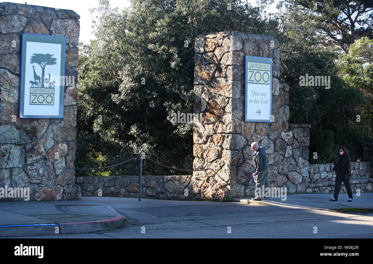 Pedestrians gaze past a chained entrance to the San Francisco Zoo on December 26, 2007. The Zoo was closed after a tiger escaped its enclosure, killed one visitor and mauled two others before being cut down by a fusillade of police bullets on Christmas day.   (UPI Photo/Terry Schmitt) Stock Photo