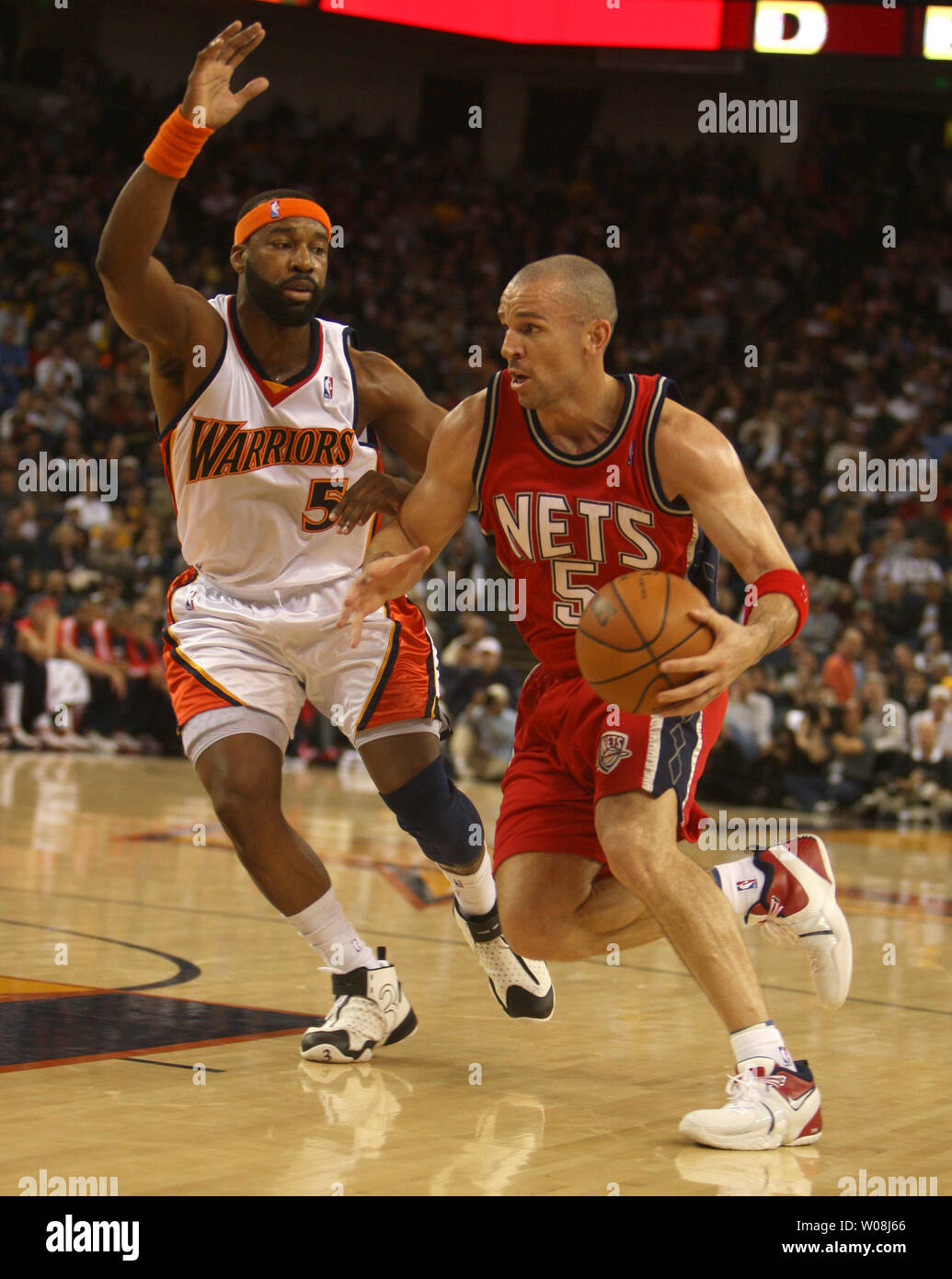 New Jersey Nets Jason Kidd (5) drives on Golden State Warriors Baron Davis  (L) in the first half at the Oracle Arena in Oakland, California on January  24, 2008. (UPI Photo/Terry Schmitt