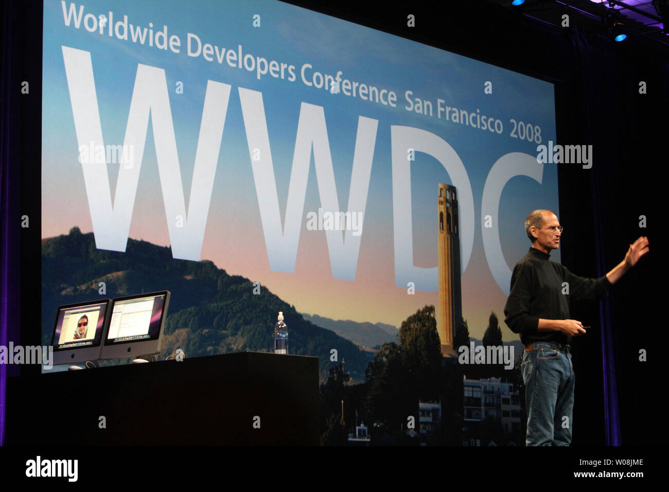 Apple Computer CEO Steve Jobs delivers the keynote address at the Apple ...
