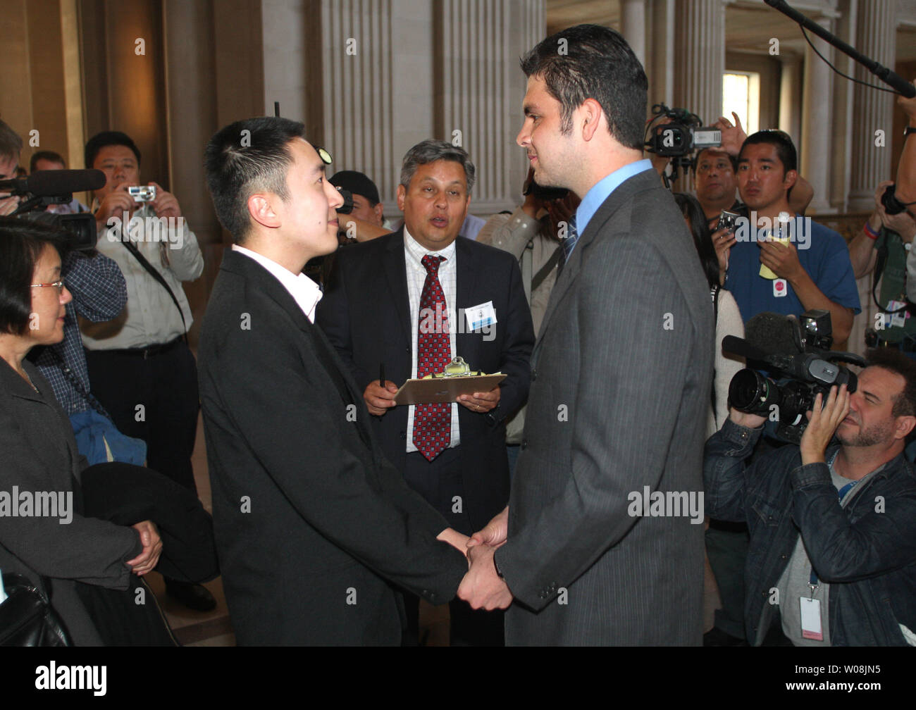 Robert Su (L) and Ramon Escamilla (R) are married by San Francisco
