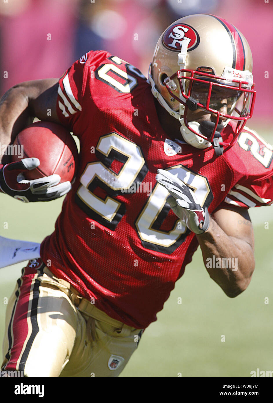 San Francisco, California, USA. 12th Oct, 2008. San Francisco 49ers  defensive back Allen Rossum #20 take off on a runback on Sunday, October  12, 2008 at Candlestick Park, San Francisco, California. Eagles