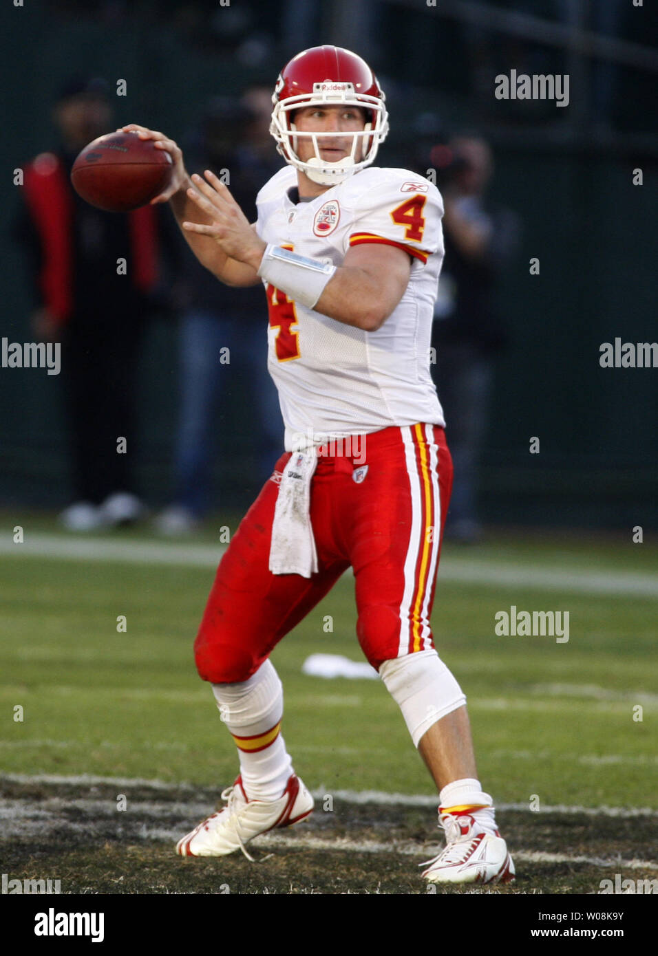 Kansas City Chiefs QB Tyler Thigpen drops back to pass during third quarter play against the Oakland Raiders at the Oakland Coliseum in Oakland, California on November 30, 2008. The Chiefs defeated the Raiders 20-13.   (UPI Photo/Terry Schmitt) Stock Photo