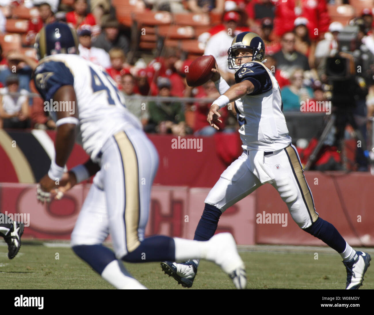 St. Louis Rams QB Kyle Boller (R) throws a first half pass to TE Daniel Fells  in the first half against the San Francisco 49ers at Candlestick Park in San Francisco on October 4, 2009. The 49ers defeated the Rams 35-0.    UPI/Terry Schmitt Stock Photo