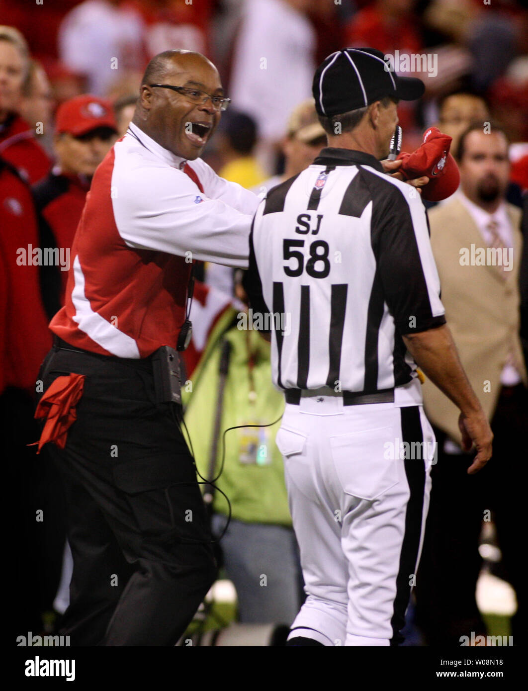 Ex-49ers coach Mike Singletary out after two years at Texas high