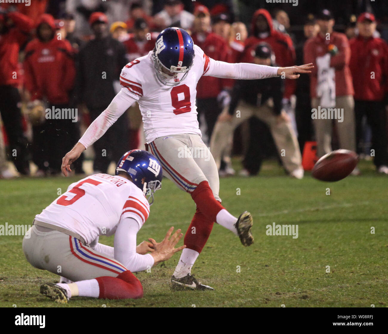 16 September 2012: New York Giants kicker Lawrence Tynes (9) during a week  2 NFL NFC matchup between the Tampa Bay Buccaneers and New York Giants at M  Stock Photo - Alamy