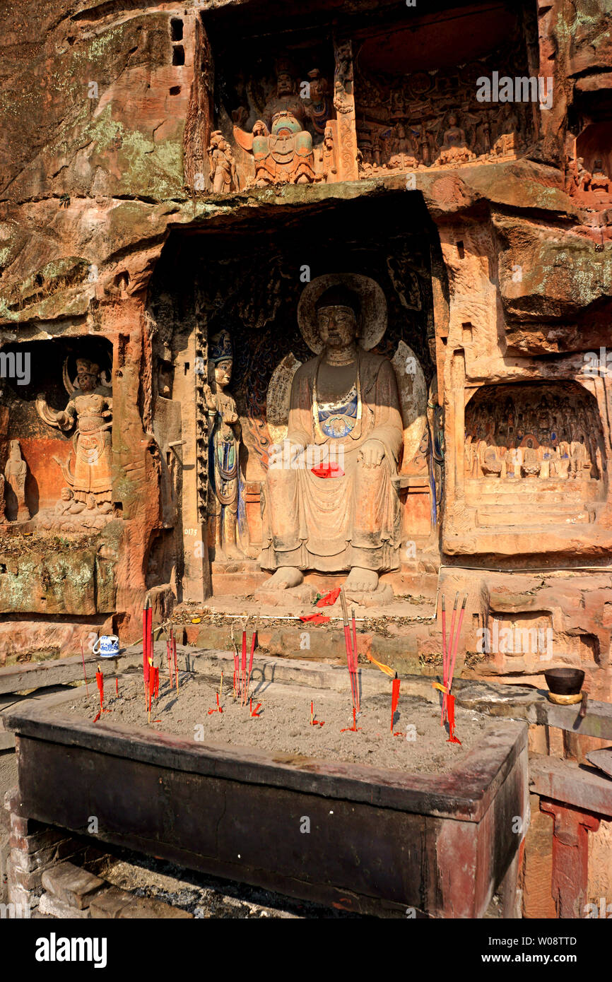 Stone carving of a thousand Buddha cliffs in Jiajiang County, Leshan Stock Photo