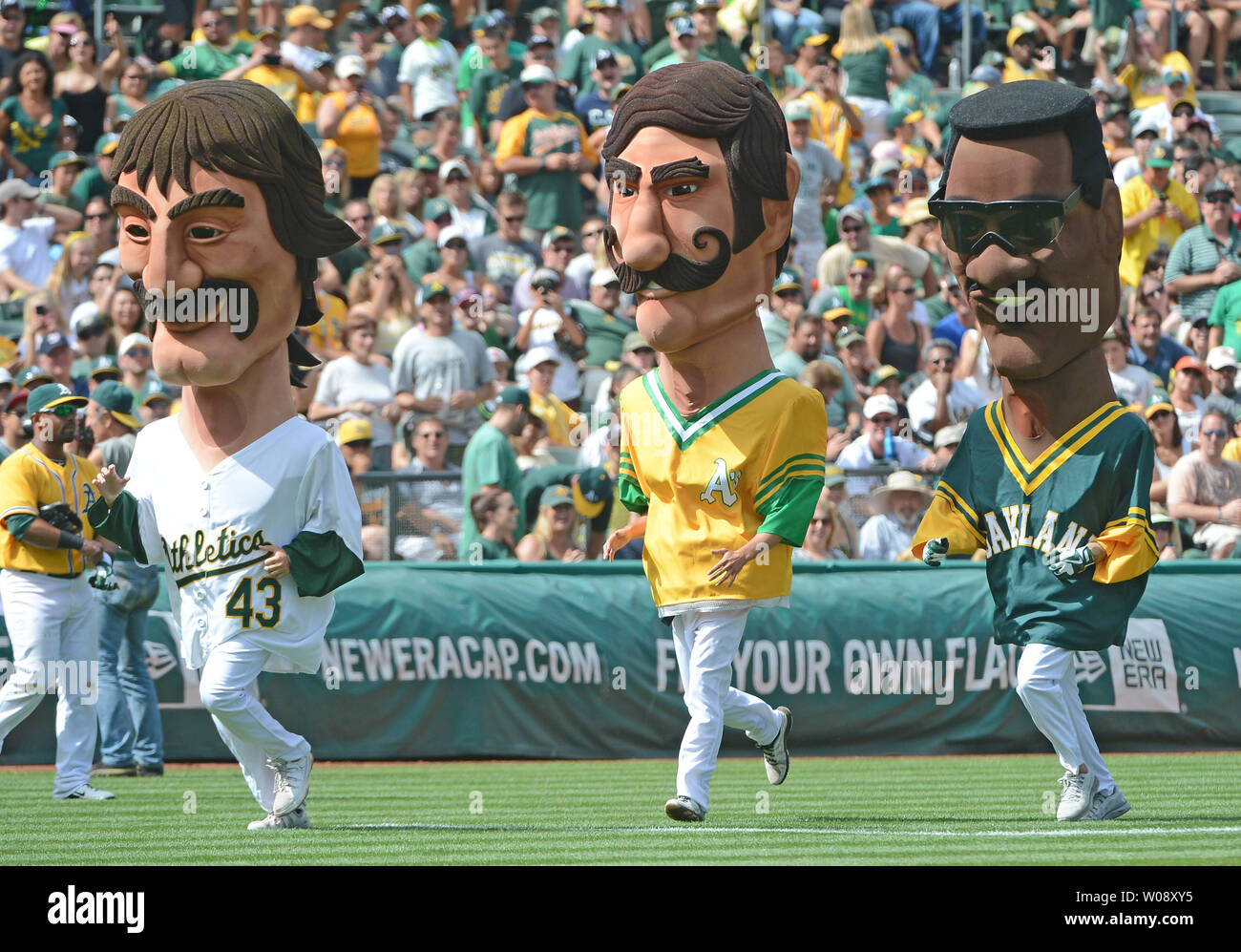 Rollie fingers hi-res stock photography and images - Alamy